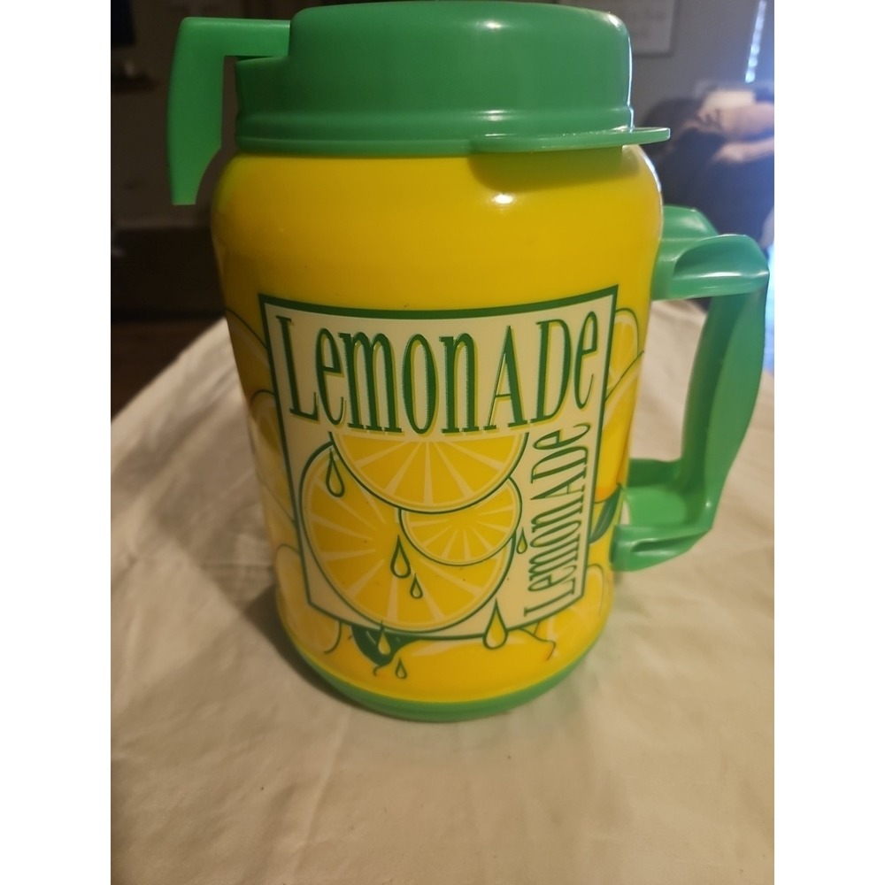 Whirley Vintage Lemonade Tanker Mug 64oz with Cap No Straw
